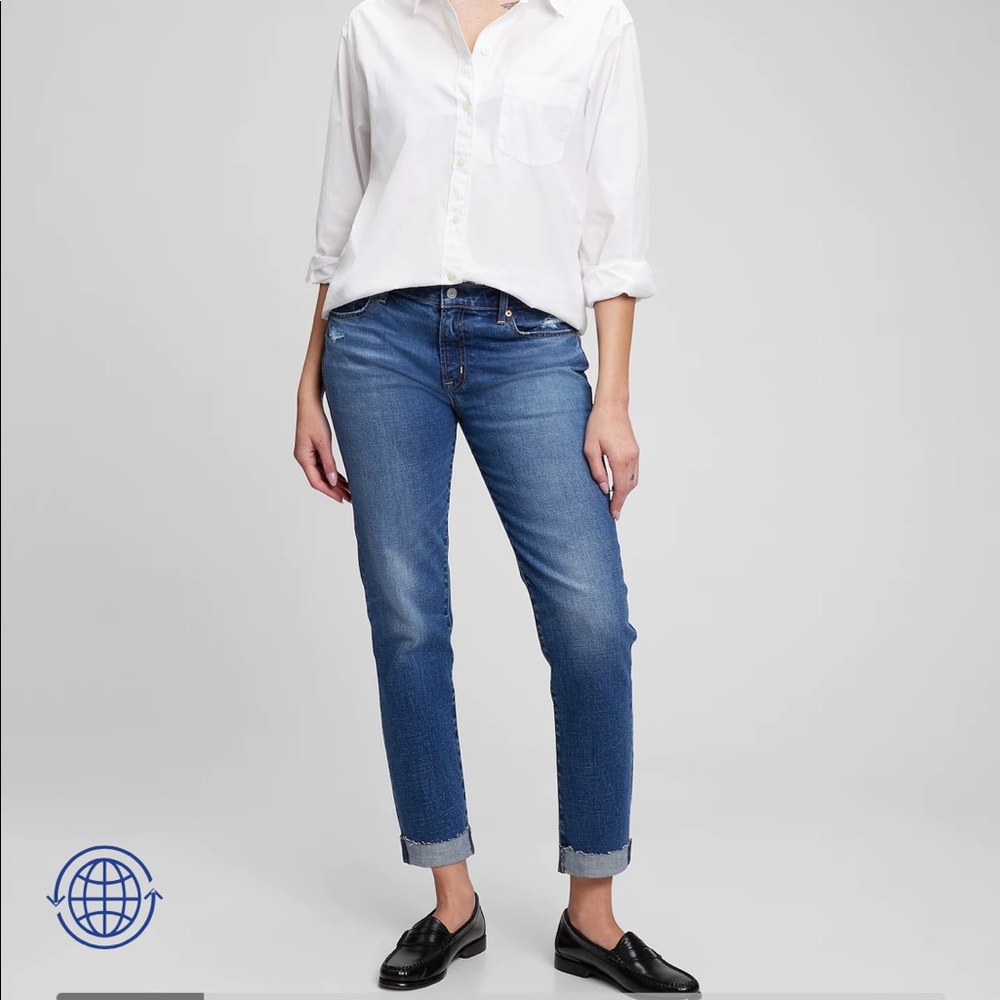 GAP mid rise girlfriend jeans with washwell